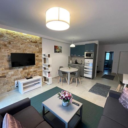 Castle Residence Apt. Zamorei บุชเตนี ภายนอก รูปภาพ