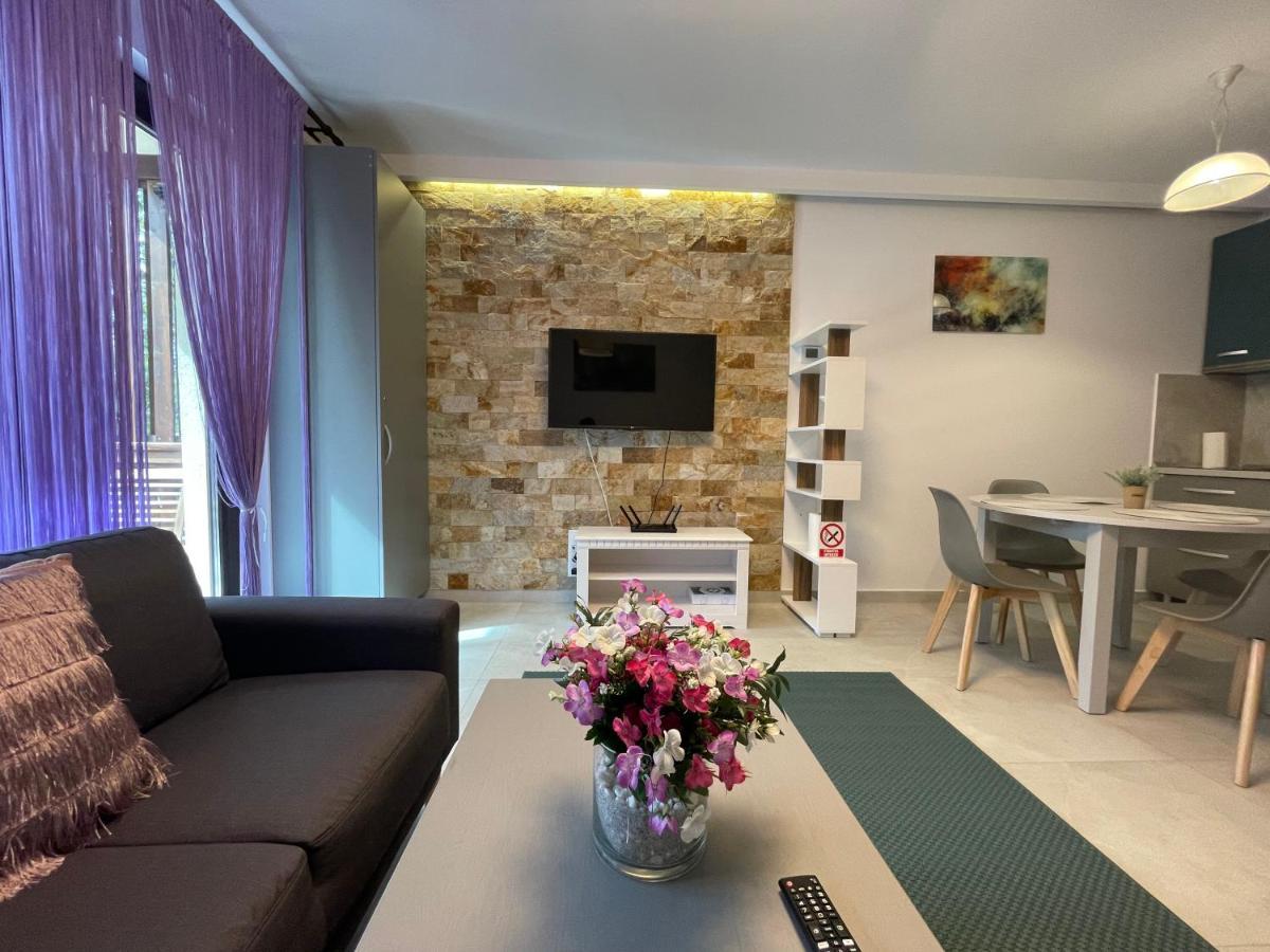Castle Residence Apt. Zamorei บุชเตนี ภายนอก รูปภาพ