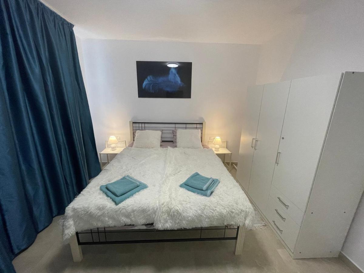 Castle Residence Apt. Zamorei บุชเตนี ภายนอก รูปภาพ