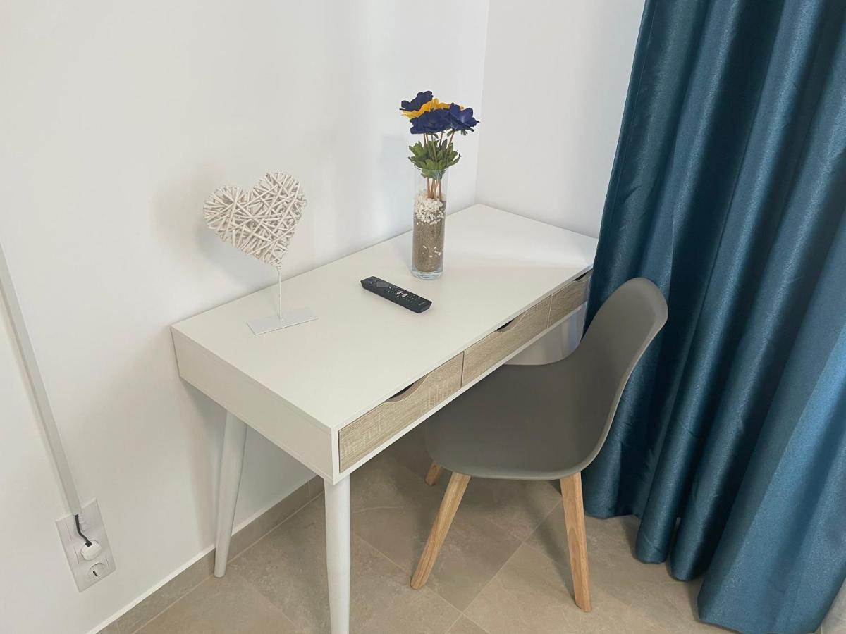 Castle Residence Apt. Zamorei บุชเตนี ภายนอก รูปภาพ